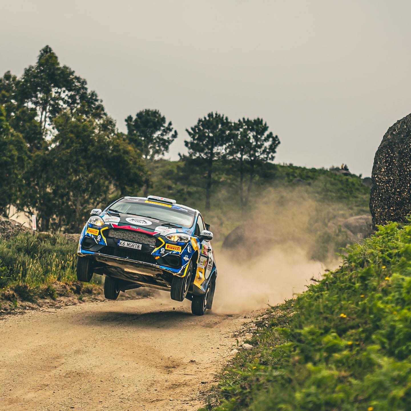 2022 rally photo 4 car in the air back wheel down